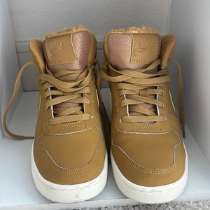 Brown / khaki Nike shoes